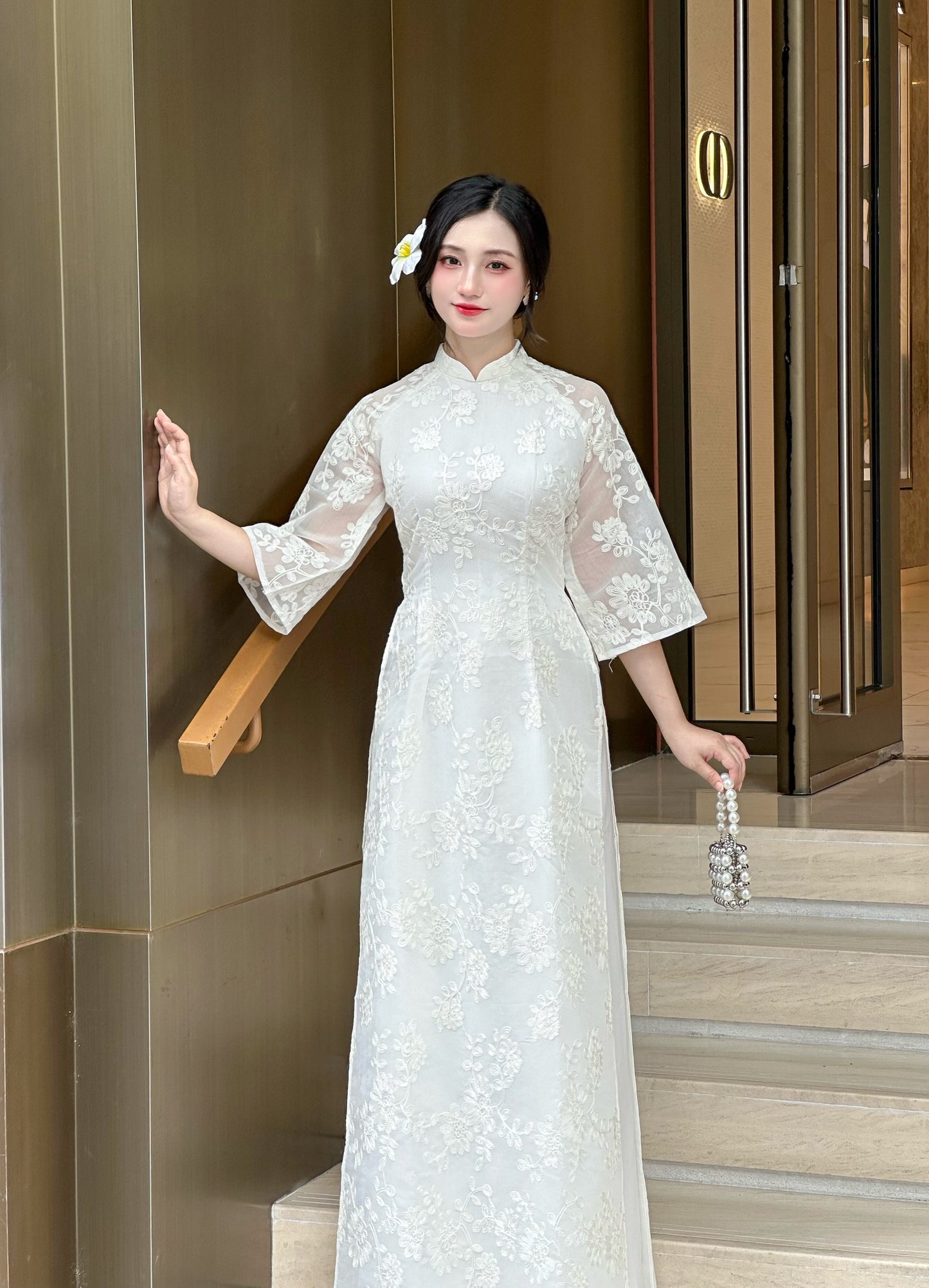 Set White Vietnamese Ao Dai with Floral embroidery | Modern Vietnamese Ao Dai