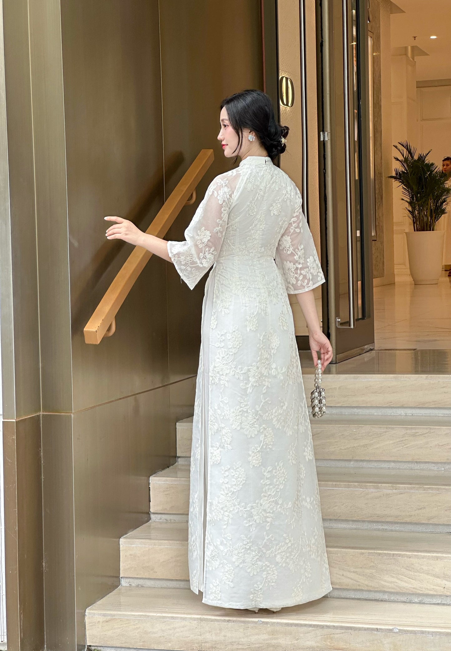 Set White Vietnamese Ao Dai with Floral embroidery | Modern Vietnamese Ao Dai