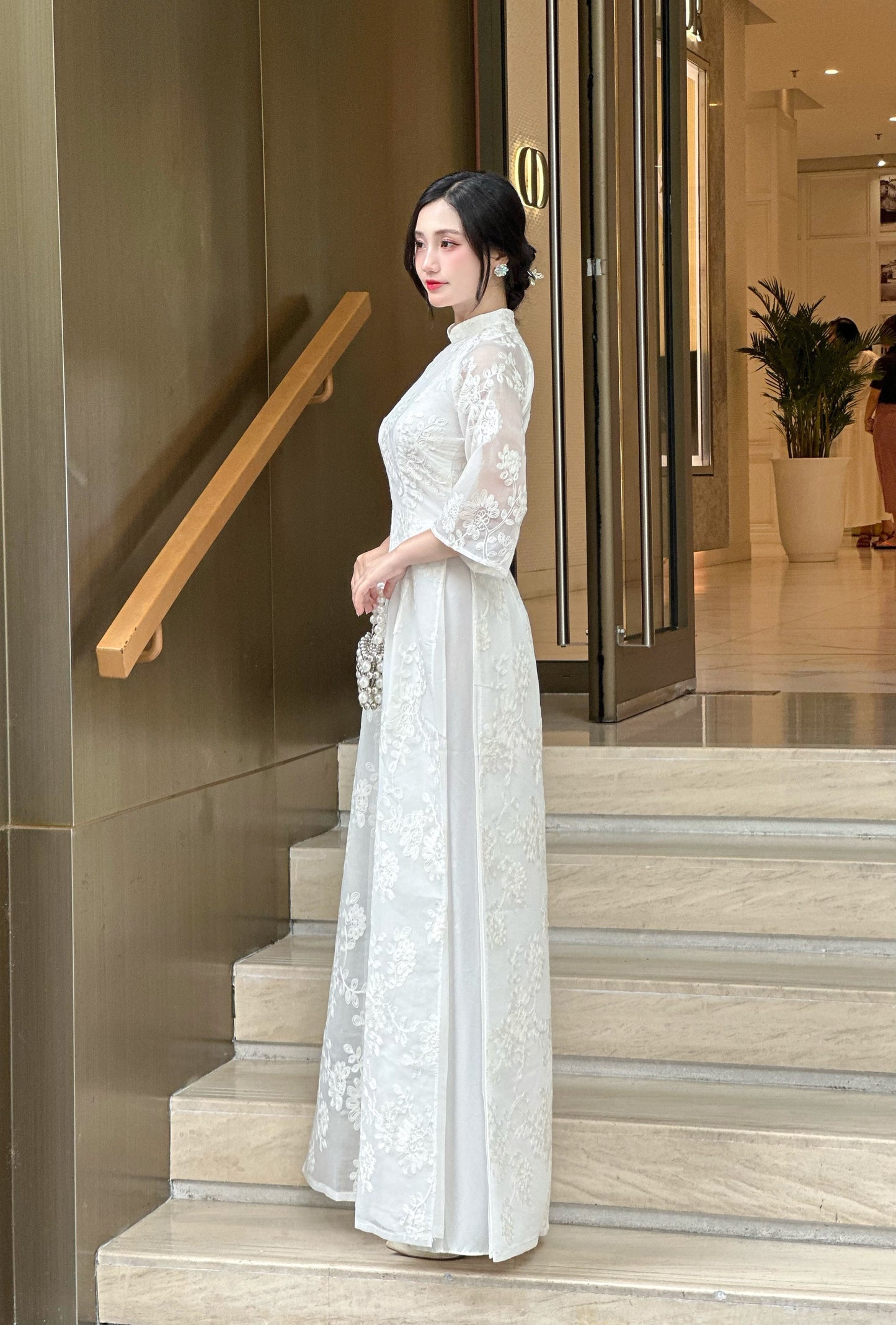 Set White Vietnamese Ao Dai with Floral embroidery | Modern Vietnamese Ao Dai