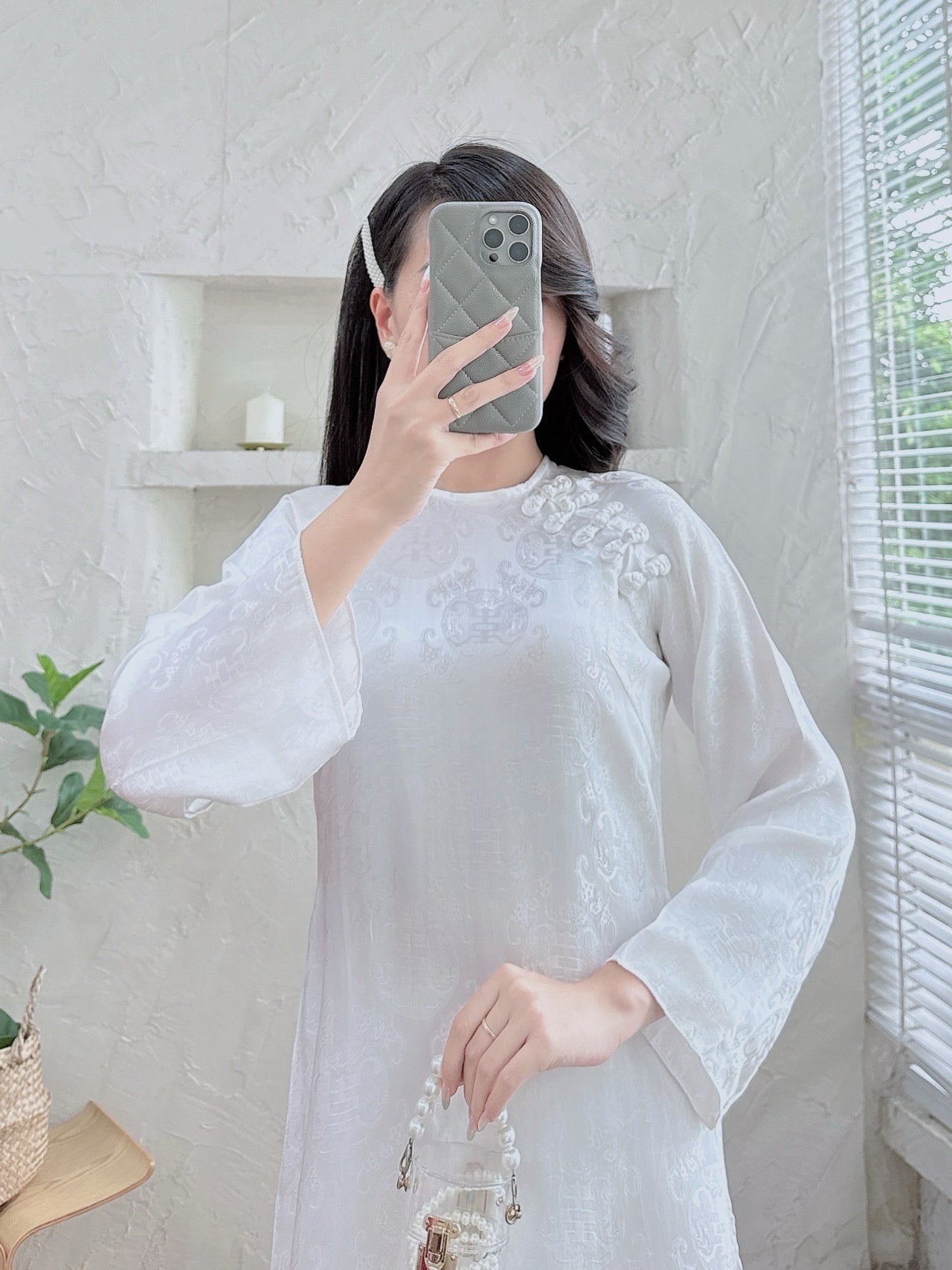 Pre-made White Ao dai for Women -  Royal silk ao dai top