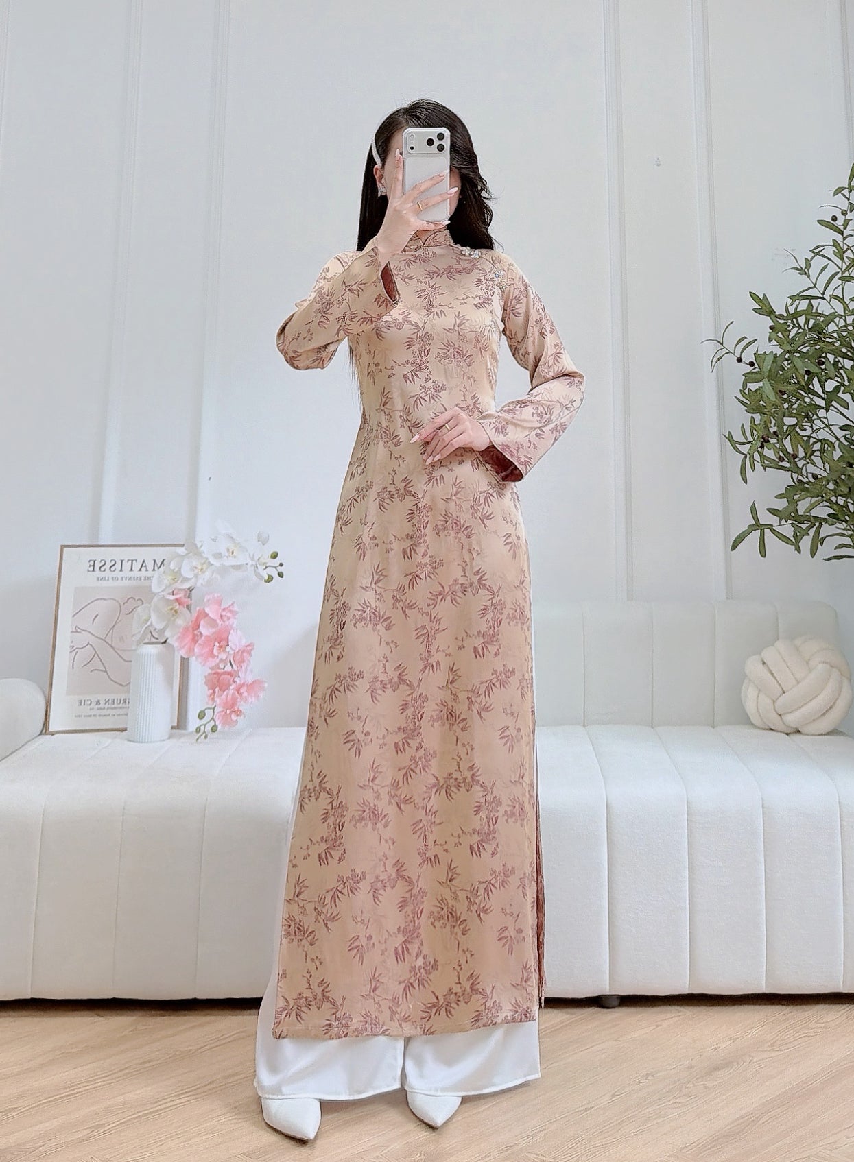 Elegant Pink Embroidered Áo Dài - Traditional Vietnamese Dress for Special Occasions