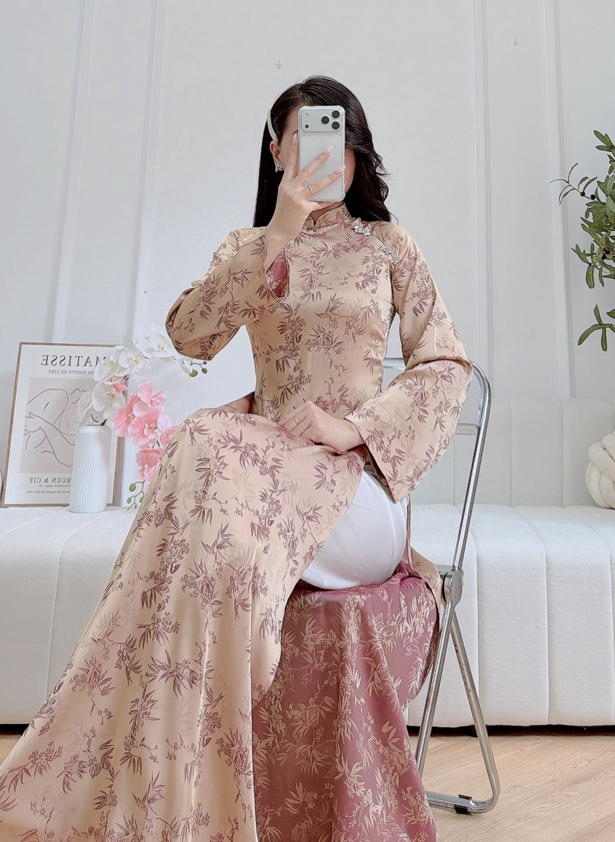 Elegant Pink Embroidered Áo Dài - Traditional Vietnamese Dress for Special Occasions