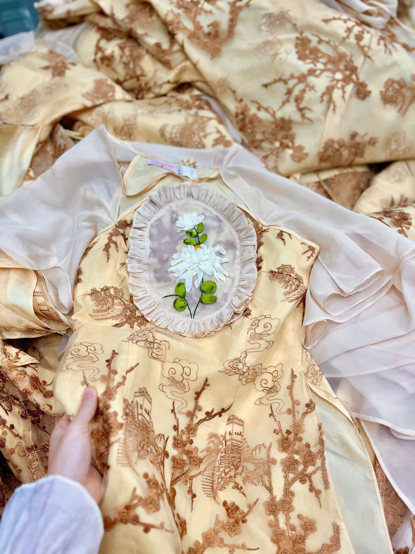 Elegant Beige Vietnamese Ao Dai | Sheer Sleeves & Floral Embroidery – Tet, Wedding, Lunar New Year