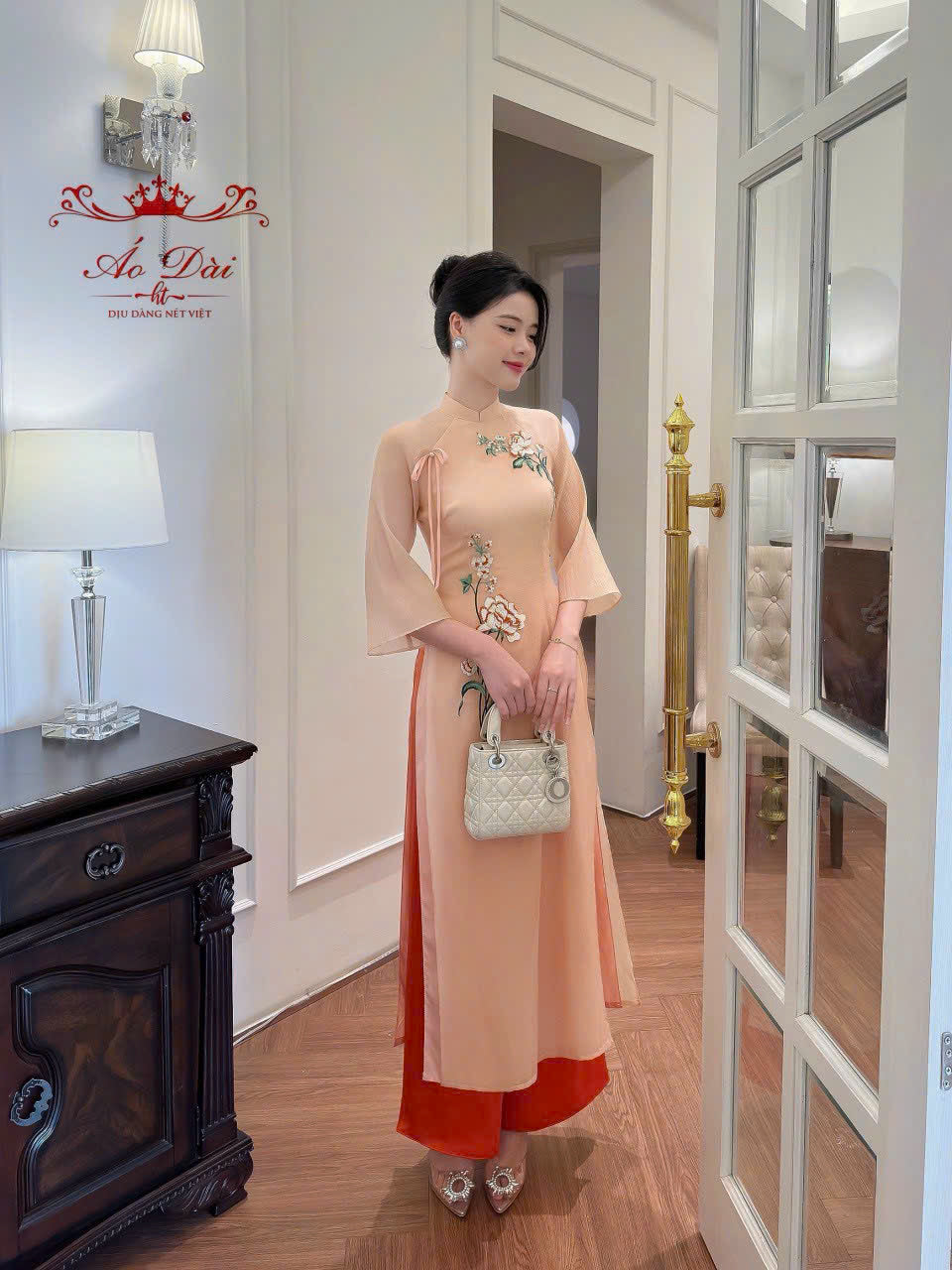 Traditional Vietnamese Dress | Áo Dài Truyền Thống