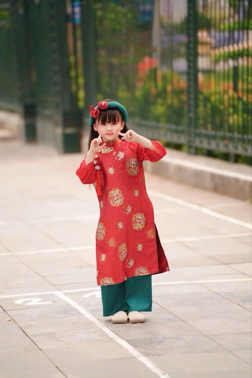 LUCY Red gam ao dai for daughter | ao dai be gai tet