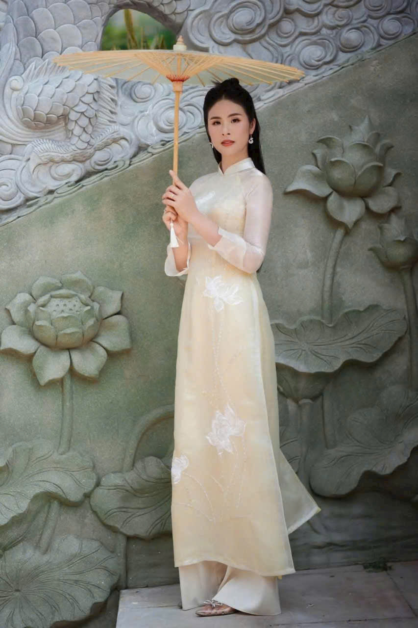 Cream Lotus Double Layers Ao Dai For Women | Wedding Ao Dai Vietnam