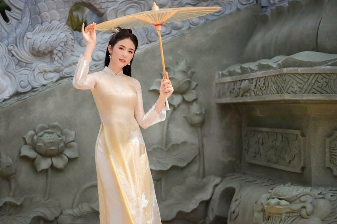Cream Lotus Double Layers Ao Dai For Women | Wedding Ao Dai Vietnam